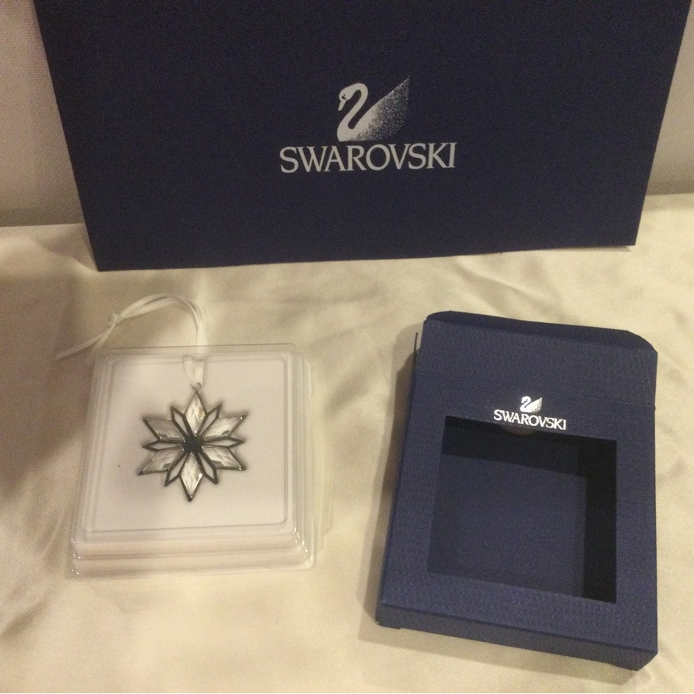 Swarovski Silver Star Ornament - Picture 3 of 4